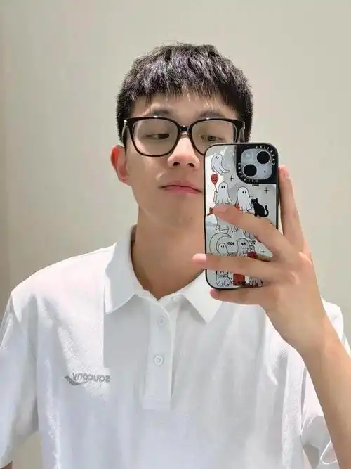 适合18~25岁男生剪的发型,试试这三款,年轻时尚更显帅气