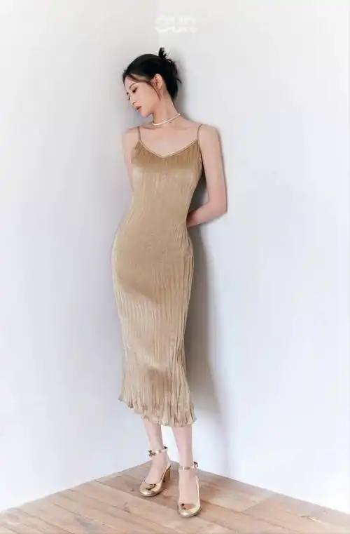 陈钰琪:于纷繁中坚守自我|半裙|街拍|衬衫|高跟鞋|短裤_网易订阅