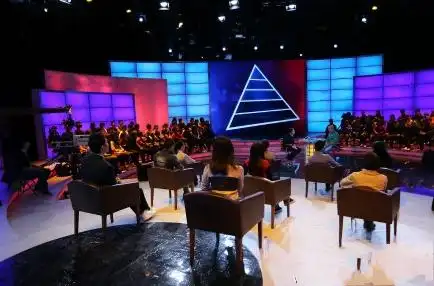 央视《首席夜话》全新改版 炫目舞台打造高端访谈(组图)