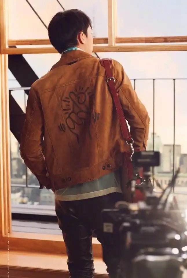 许魏洲成coach代言人,只有那套秀后背的引粉丝疯狂