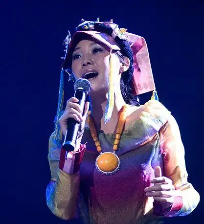 【图】云朵的歌《倔强》赏析 延续她清丽嘹亮的音色