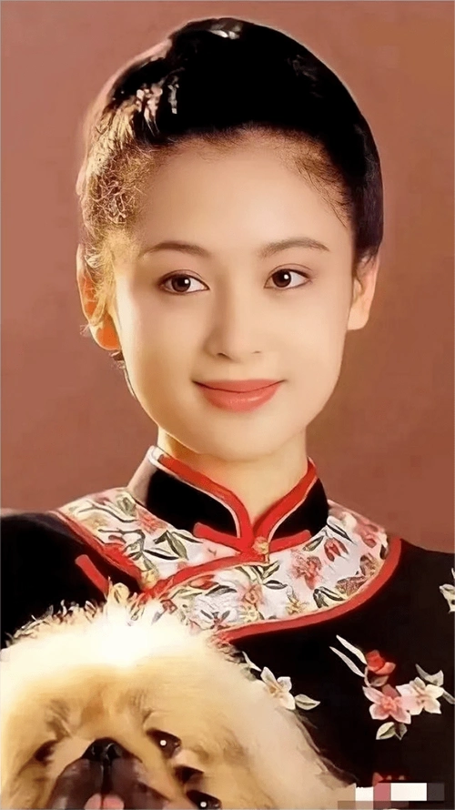 同样被陈凯歌爱过,54岁陈红和54岁许晴现在的容貌,真是天差地别