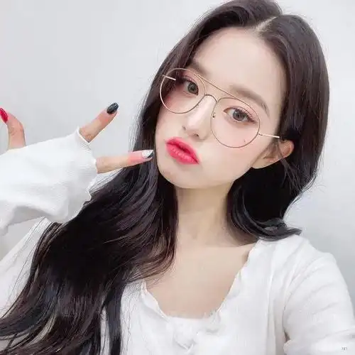 千万别小看戴眼镜女生的颜值.|脸型|妆容|圆脸_网易订阅