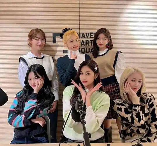 原创韩女团everglow中国籍成员王怡人新年拒跪粉丝遭韩网友炮轰