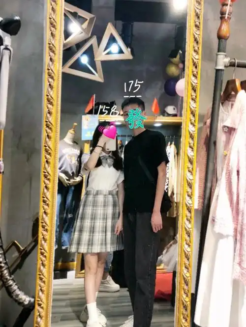 自己身边180的男生基本没有所以看了我弟的跟我的这个身高差也很好啊
