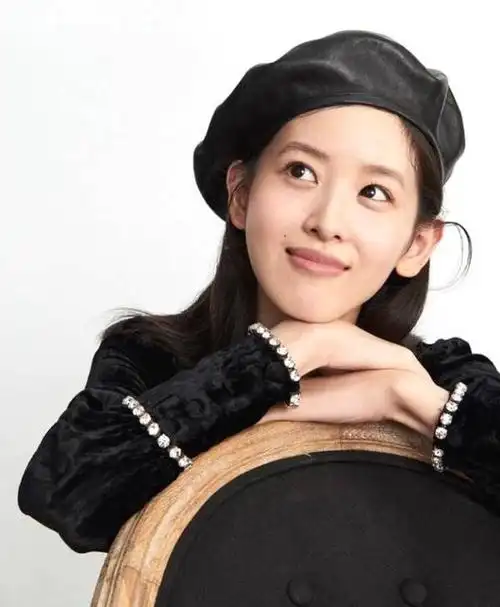 奶茶妹妹嘟嘴吐舌九连拍网友好像对着老公撒娇