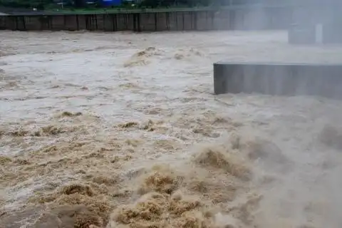 梦见大洪水是什么预兆,梦见洪水打什么奖图5