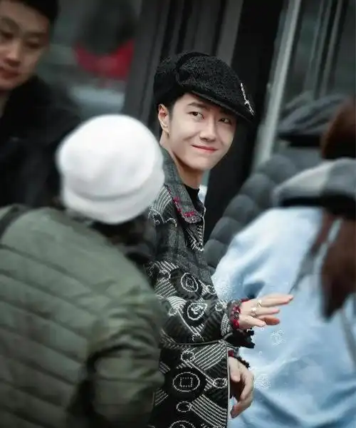 当32岁肖战跟26岁王一博站在一起,我才彻底明白,什么叫顶级骨相