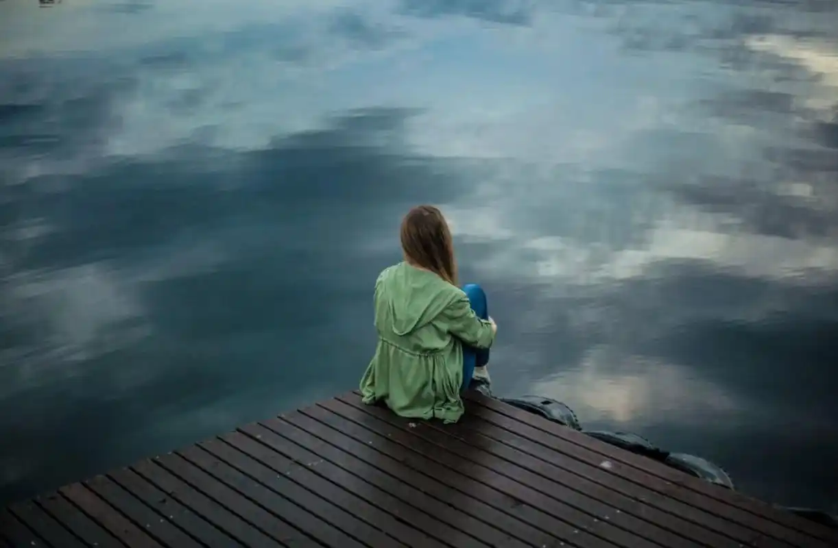 曾说过:"抑郁症是一种心灵的枷锁,让一个人陷入无尽的黑暗和绝望之中