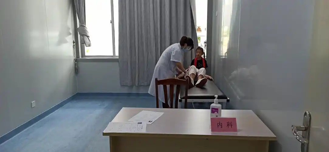 三沙市人民医院为永兴岛学校学生做春季健康体检