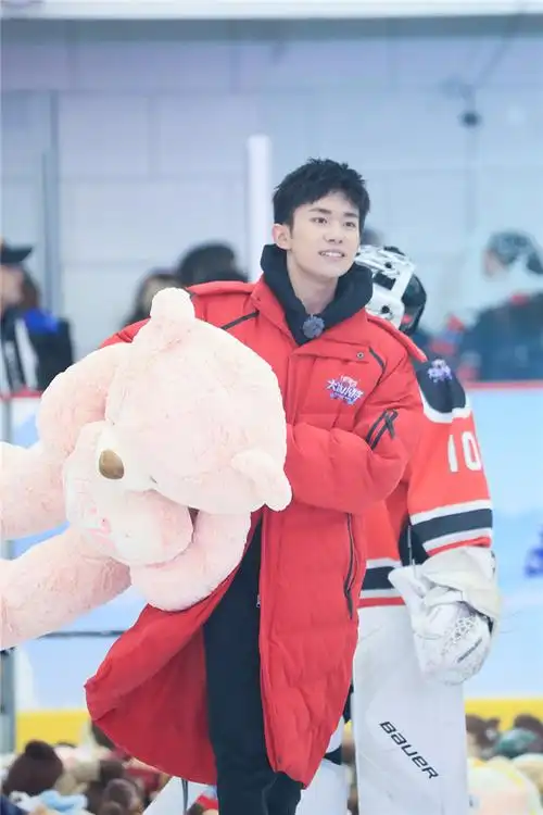 大冰小将易烊千玺带小将齐唱大梦想家