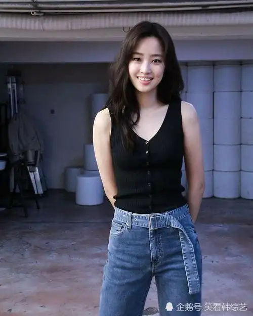 《顶楼2》崔艺彬以清纯可爱等多种魅力,展现了八色鸟的面貌_腾讯新闻