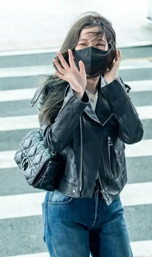 jisoo 的街拍照,绝对惊艳到你