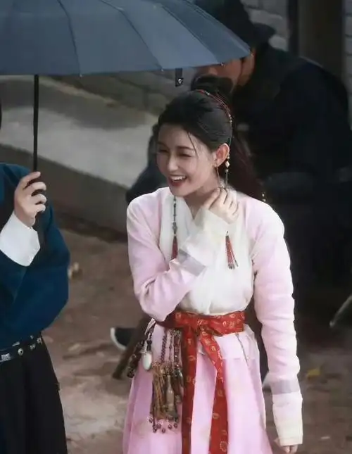 欧阳娜娜结婚?刘宇宁杨超越谈过?蒋依依没事