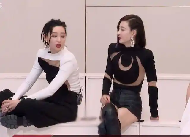 原创因为人气垫底没人选孟佳蓝盈莹玩手机其他姐姐恨不得隐身