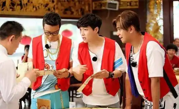 鹿晗靠跑男频上热搜,他凭借综艺走上洗白路_吴亦凡_节目_张艺兴