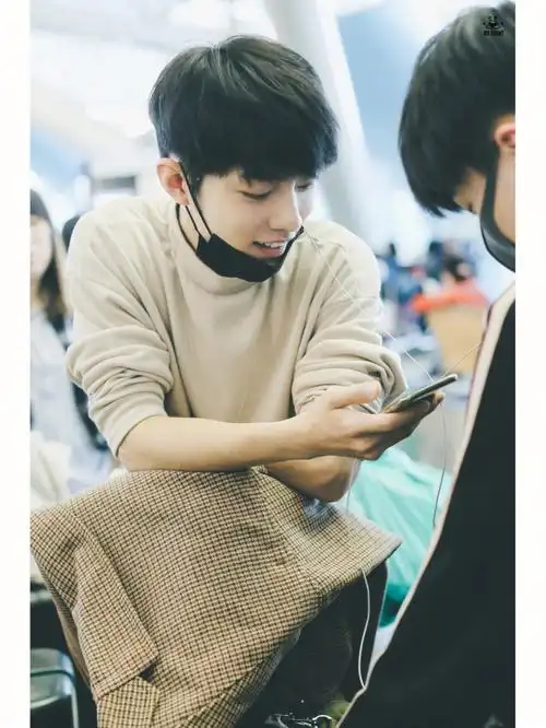 肖战机场照(54)180403大阪7615北京(一)