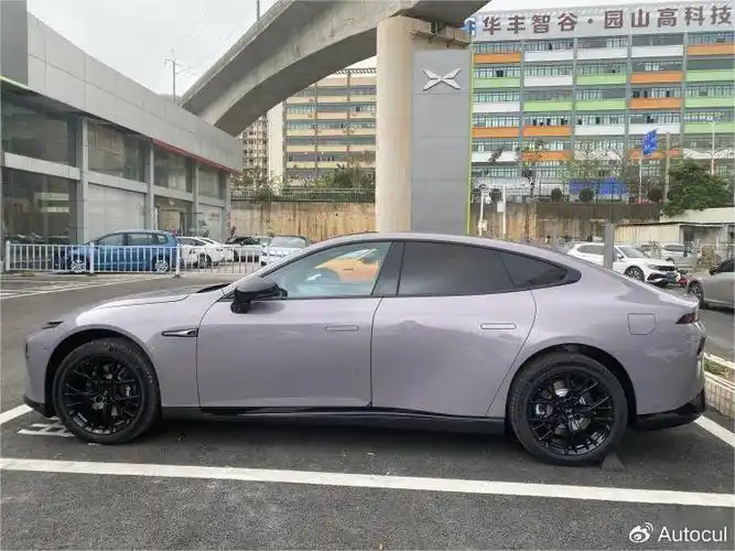 优惠五万,24款小鹏p7i鹏翼版到店,配"星暮紫"车色