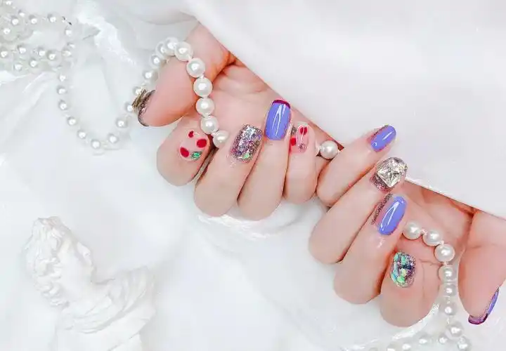 夏季日式个性撞色美甲2021年新款式图