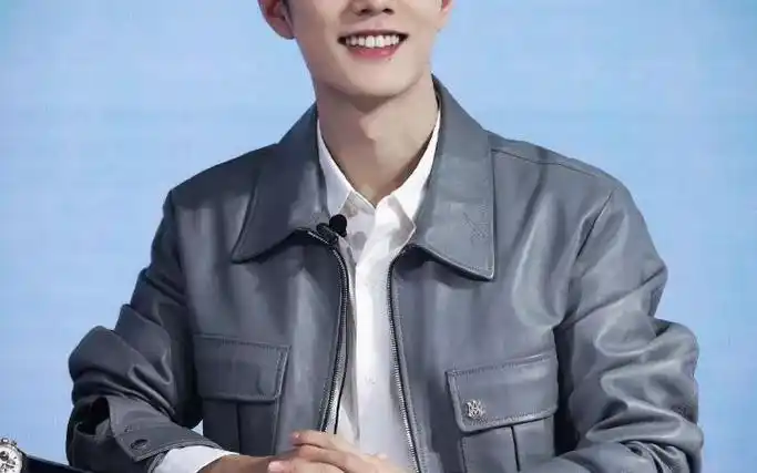 肖战 #宝藏男孩 #治愈系笑容 晓看天色幕看云,行也思君,坐也思君;春