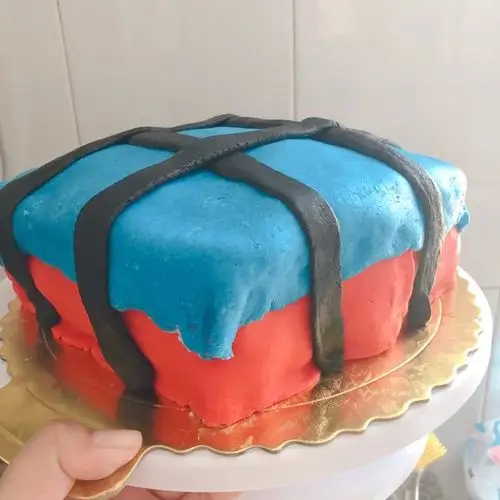 是小草莓啊做的空投翻糖蛋糕