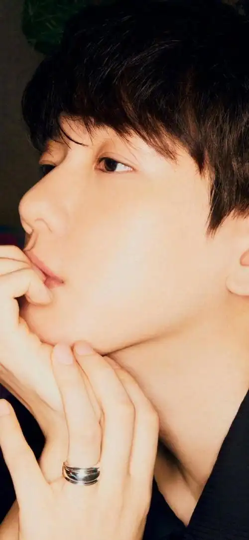 这组边伯贤锁屏壁纸,真是爱了