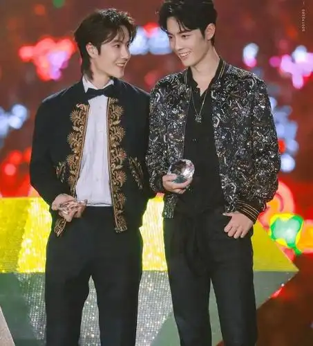 肖战,王一博再同台!肖战终于赢了