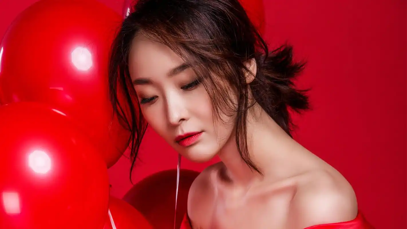 演员李曼写真高清桌面壁纸