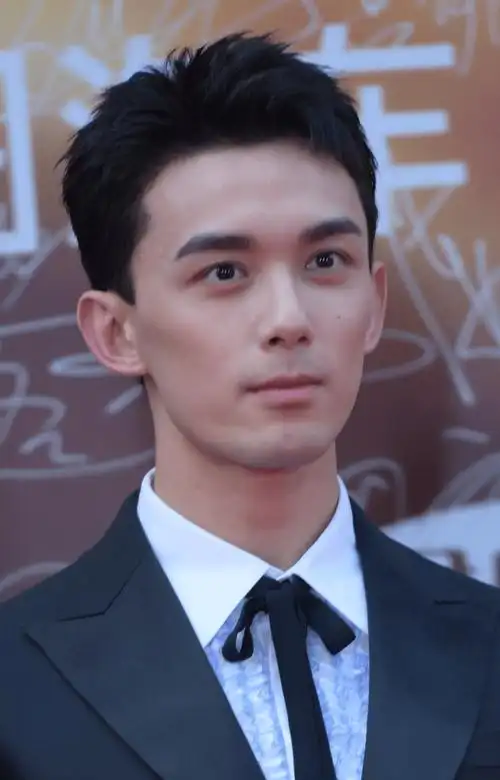 华表奖男星怼脸生图:遍地是普男,苏有朋韩庚发福,王一博脸肿_状态