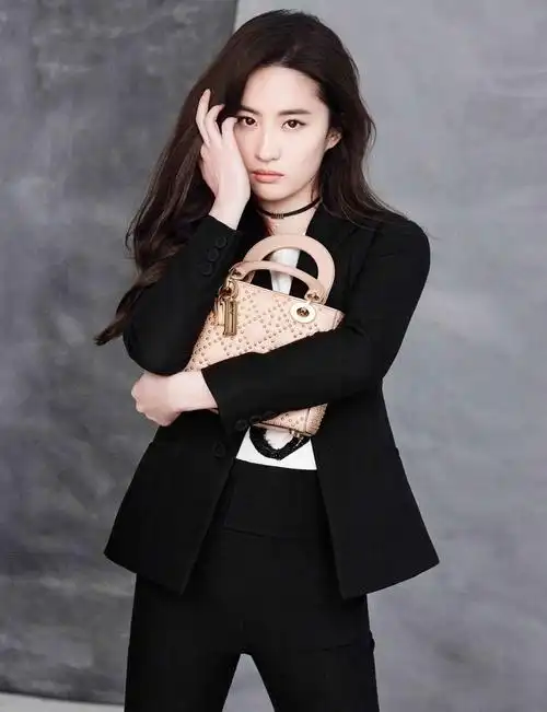 2022款刘亦菲明星同款修身黑色西服外套9分裤小西装