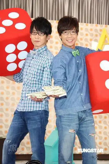 图文品冠与冠佑合拍mv冠佑与品冠大玩游戏