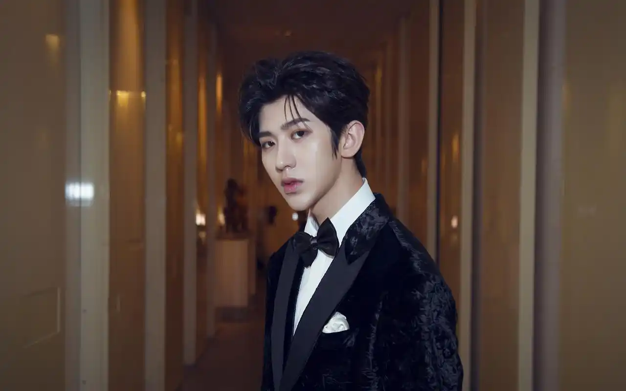 蔡徐坤西装帅气高清图片桌面壁纸