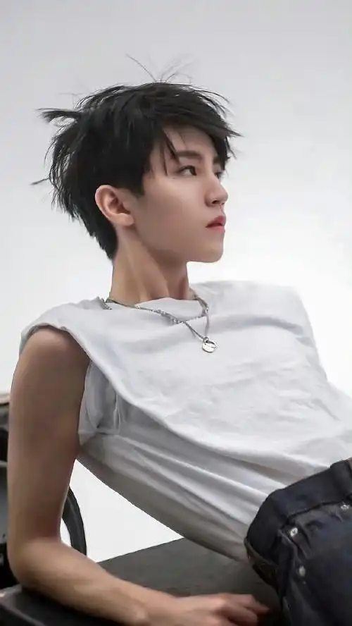 王俊凯苏系侧颜