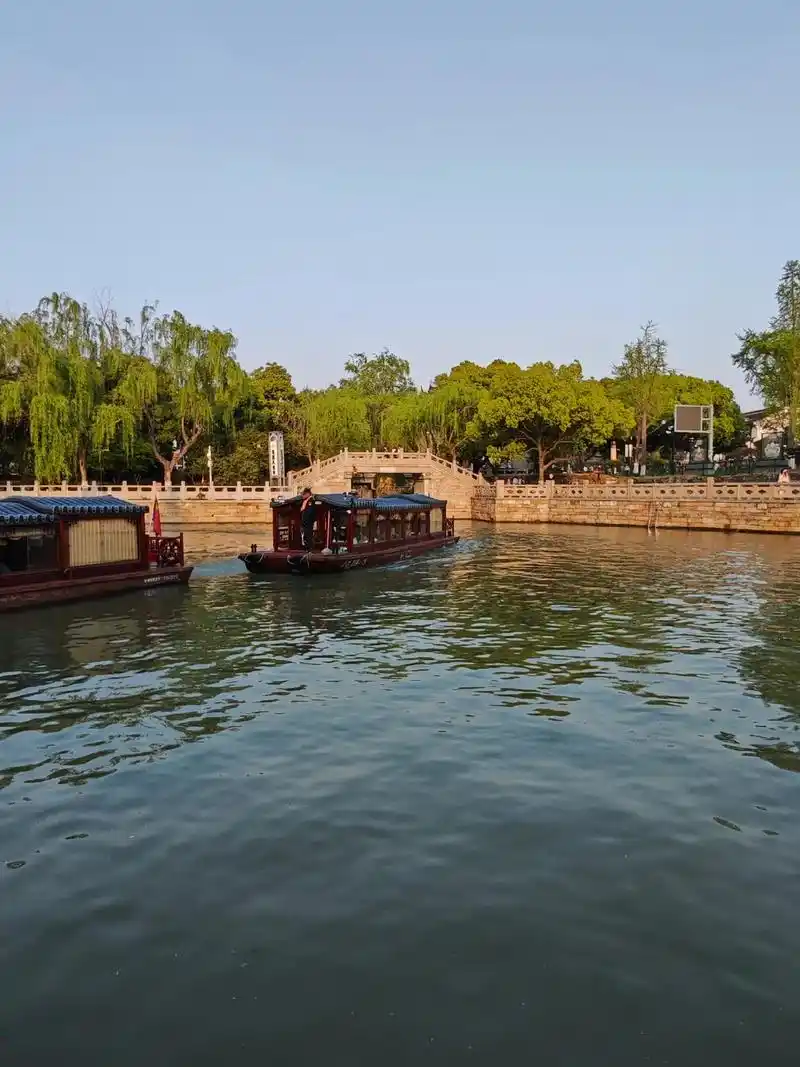 江南之美,美在小桥流水.苏州七里山塘景色.#江南水乡风情 - 抖音