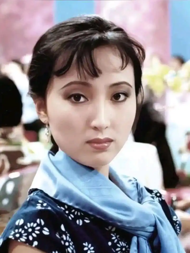 江南美人陈晓旭,一张80年代的高清面部照片,让人不禁对她的故事产生了