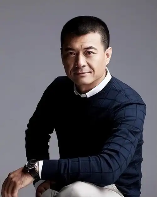 演员王新军成名后抛妻弃子却把秦海璐当成宝如今他怎样了