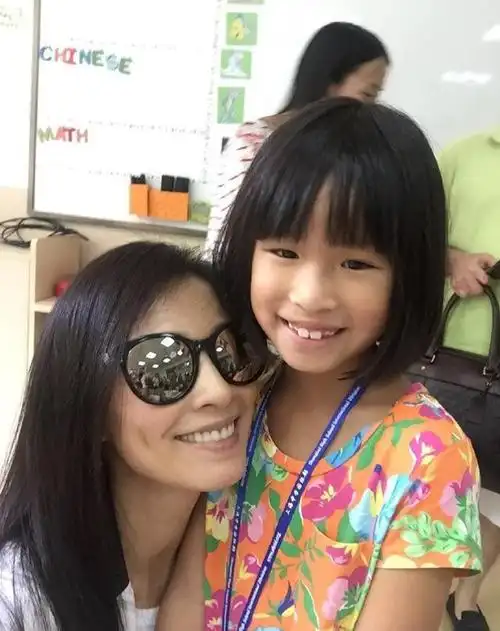 张庭为林瑞阳试管生下丑女儿, 而继子阳光高颜值不输其父林瑞阳