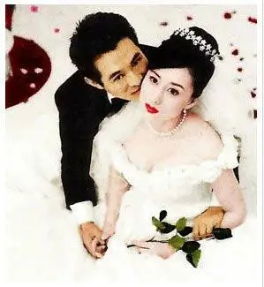 李连杰与利智婚纱照 资料图