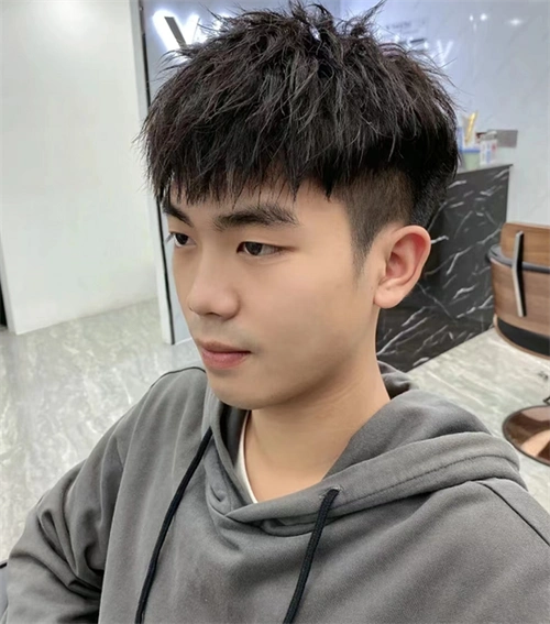 帅哥必选烫发款式 免打理时尚钢夹烫_男生烫发 - 美发站