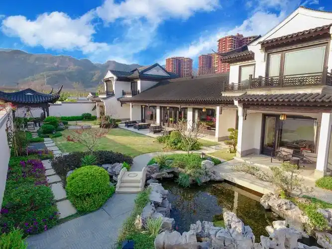 河源巴伐利亚庄园倾力打造"教育新城·康旅庄园",向抗疫英雄致敬!