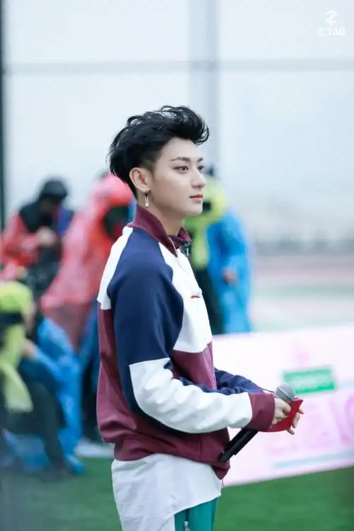 黄子韬创造101高清帅气图片19