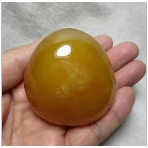 天然精美红玛瑙石摆件:马岛原石.