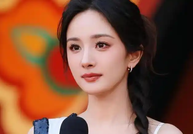 明星走红毯有多拼?杨幂,关晓彤是典型,让人眼前一亮