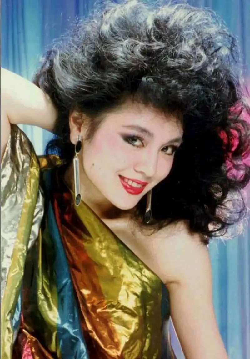 崔苔菁出生于1950年11月,中国台湾女歌手,一代性感女神,是70至80年代