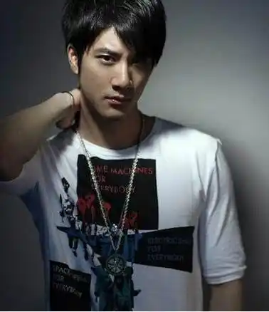 王力宏的这几款造型,时尚又潮流,还特别帅气!