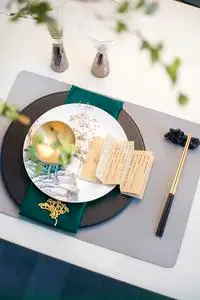 新中式创意摆台中餐软装餐盘样板间红木餐桌装饰餐具套装山水餐碟