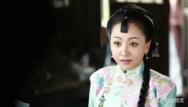 如果要说说童年回忆里清冷温婉挂的民国美人,那《情定三生》里杨蓉
