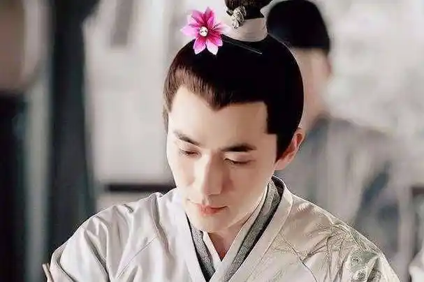 原创宋朝的男子为何喜欢头上戴花是爱美还是有讲究