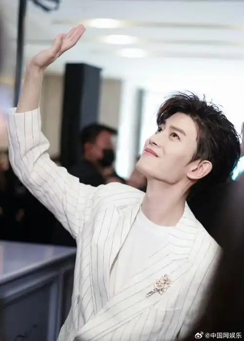 任嘉伦淡人新造型##任嘉伦淡人穿搭