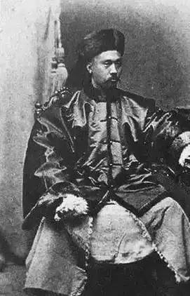 1916年,袁世凯登基称帝罕见影像,场面空前盛大,却无霸主气概